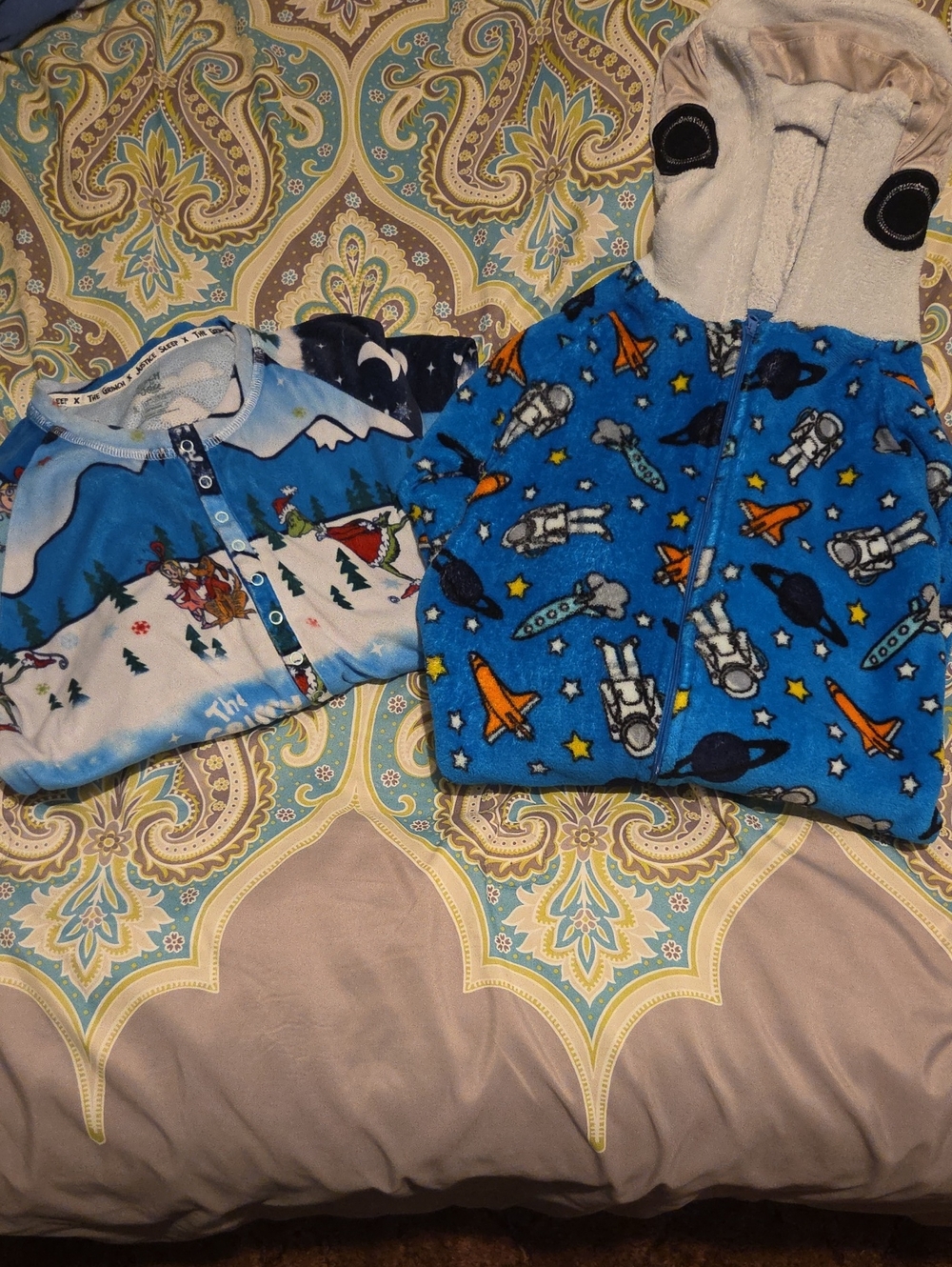 Cozy Blue Space-Print And Grinch Kids Pajama Set